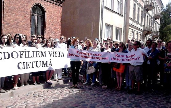 Латвийцы шокированы мягким приговором извращенцам