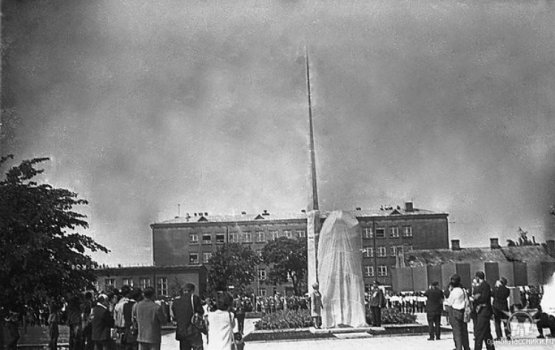 26 июля 1969 года:открытие сквера Славы, обелиска и «головы»