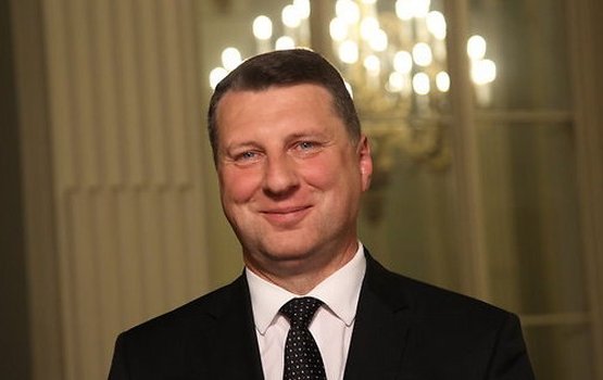 Президент Латвии встретится с Порошенко и Яценюком