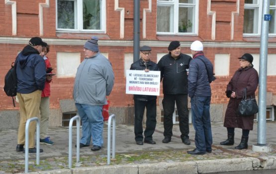 Пикет завершился, толком не начавшись