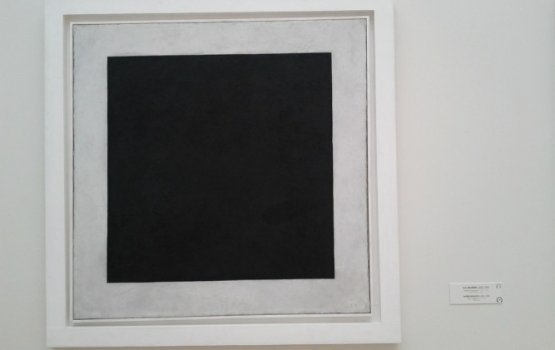 Под "Черным квадратом" Малевича нашли другие картины и надпись