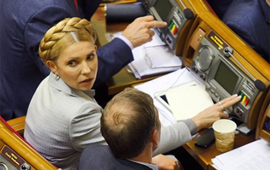 Тимошенко начала сбор подписей за отставку Яценюка
