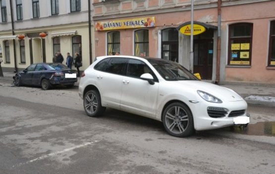 �� ����� ������ ����������� Mazda � Porsche