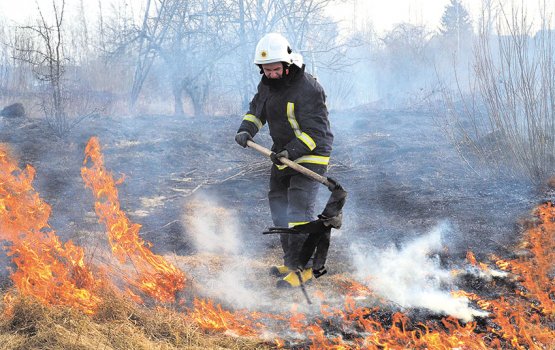 Город оказался в кольце пожаров