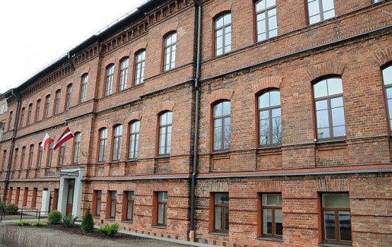 Дума купит польской школе спортплощадку