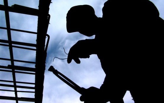 В первом полугодии больше людей погибло на рабочем месте