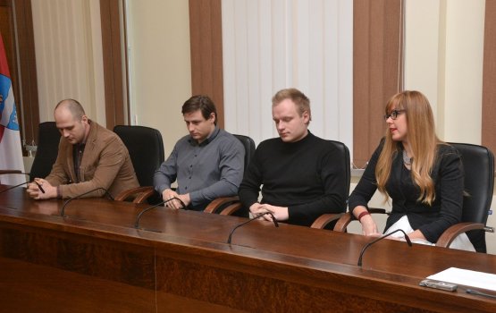 ����� �������� ����������� � ����� � ��������� �����