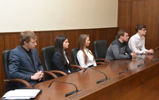 ����� �������� ����������� � ����� � ��������� �����