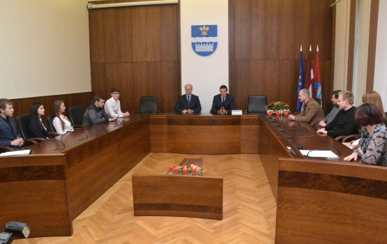 ����� �������� ����������� � ����� � ��������� �����