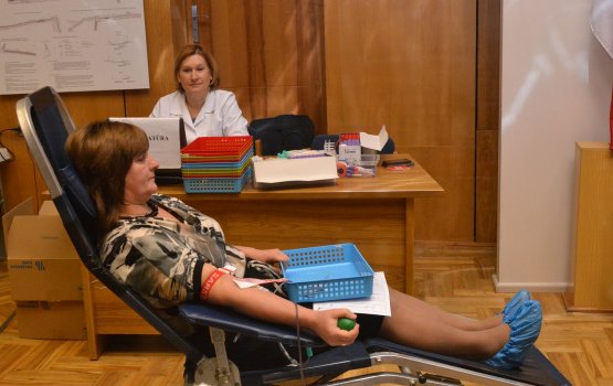 В Даугавпилсской думе сегодня принимают кровь