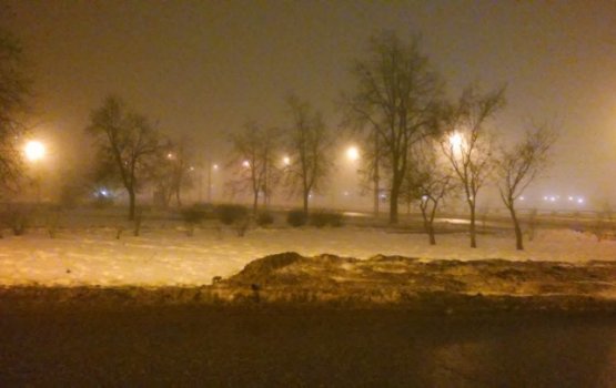 В тумане пешеходы превратились в призраков