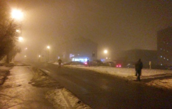 В тумане пешеходы превратились в призраков