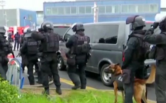 Стрельба в аэропорту Парижа: ведется поиск взрывчатки