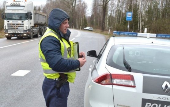 Секс с полицейским за превышение скорости