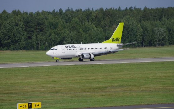 airBaltic      CS300