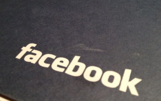 Facebook начнет показывать рекламу в мессенджере