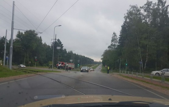 Утро началось с ликвидации опасной лужи