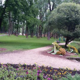 Лудзенское время: цветочные зайцы и подосиновики в центре города