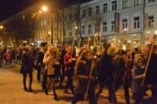 День Лачплесиса завершился факельным шествием
