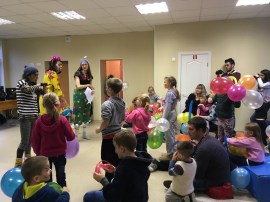 Клоуны из разных стран порадовали даугавпилсских ребят