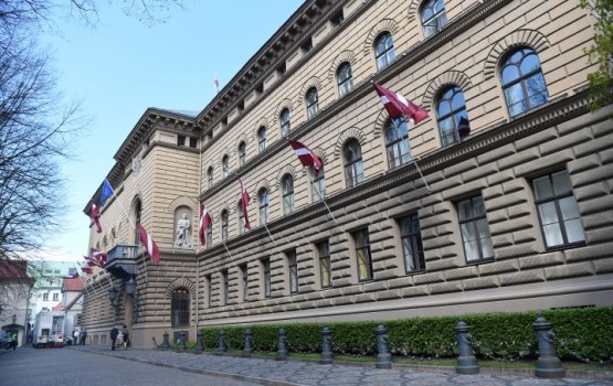 Петиция «за сохранение билингвального образования» передана в Сейм