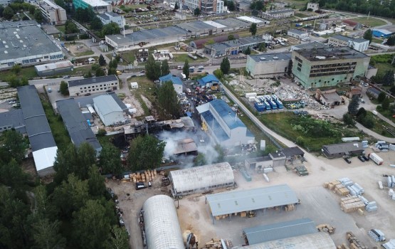 В Олайне горело примерно 90 тонн химических отходов (ВИДЕО)