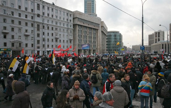 Госдума РФ ввела штрафы и аресты за вовлечение детей в митинги