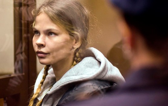 Настю Рыбку и Алекса Лесли отпустили из полиции после вмешательства Лукашенко