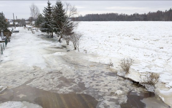 В реках продолжает подниматься уровень воды
