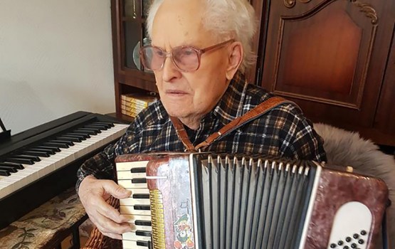 «Мне музыка  помогает жить»
