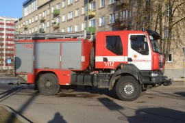 На улице Ятниеку загорелась машина (ВИДЕО)