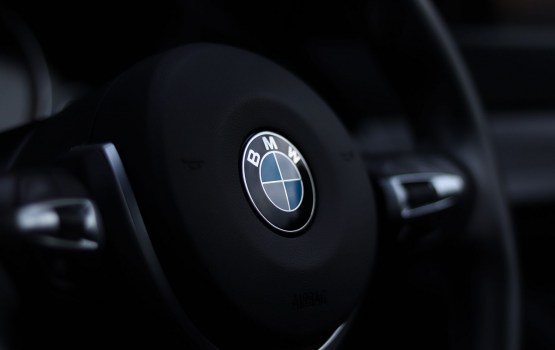     :    BMW