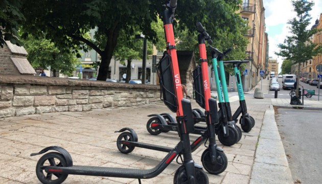 Скорость электроскутеров в центре Риги хотят ограничить до 6 км/ч