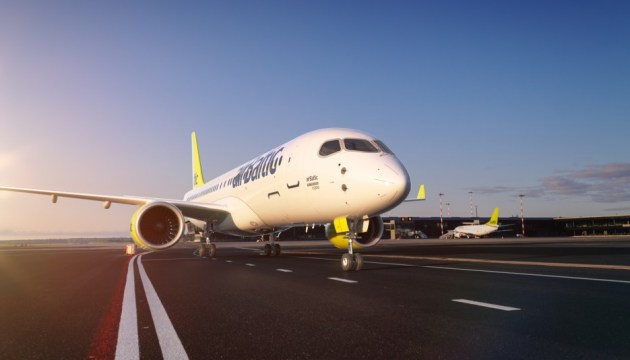    airBaltic: Airbus 220     