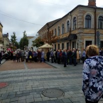 В очереди у входа в филиал PNB – несколько сот человек (ФОТО, ВИДЕО)