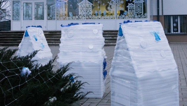 А вы украшаете город к зимним праздникам?