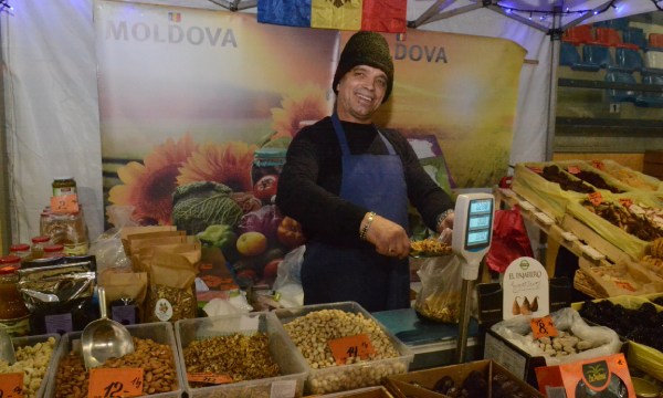 «Чего здесь только нет!»: рождественский базарчик в Олимпийском