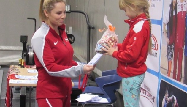 Девочки провели Рождественский турнир по борьбе
