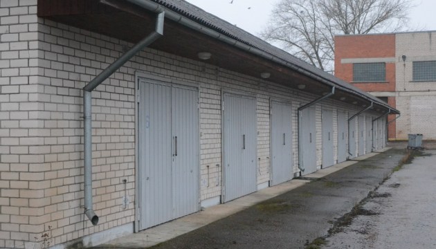 Учреждения Думы расхватывают гаражи на ул. Стацияс