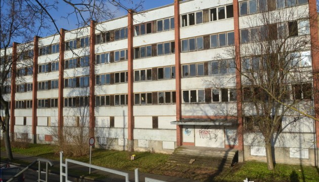 Бывшее общежитие сносить пока не будут