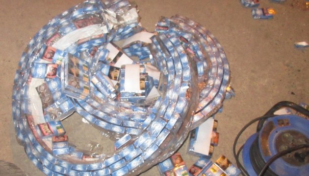 Таможенники изъяли почти 35 тысяч пачек контрабандных сигарет