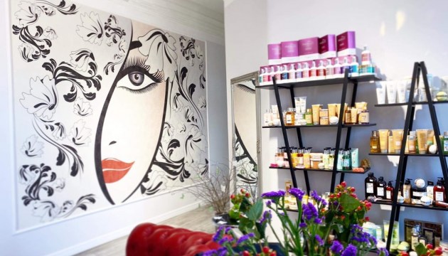 #поддержимместных: Беспроигрышные варианты подарков для женщин в Stylistic showroom