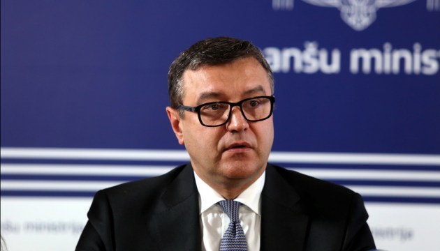 Пока на борьбу с кризисом тратим свои деньги. Потом вся надежда на еврофонды