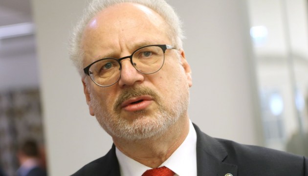 ��������� ������������ ���� ��������� � �� �������� � �������