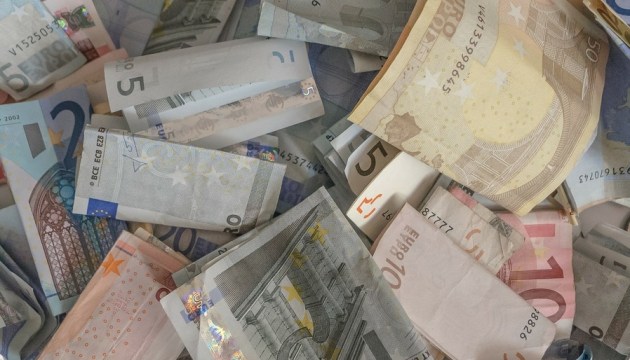 Работодателям позволят во время простоя платить работникам 70% от зарплаты
