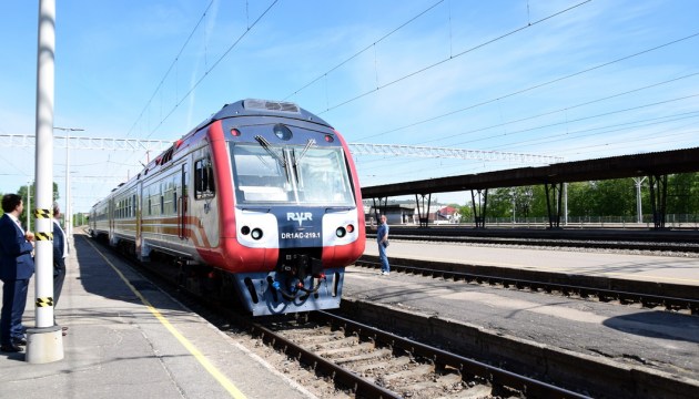 Pasažieru vilciens ����� ������ ������ �� 75 ���������