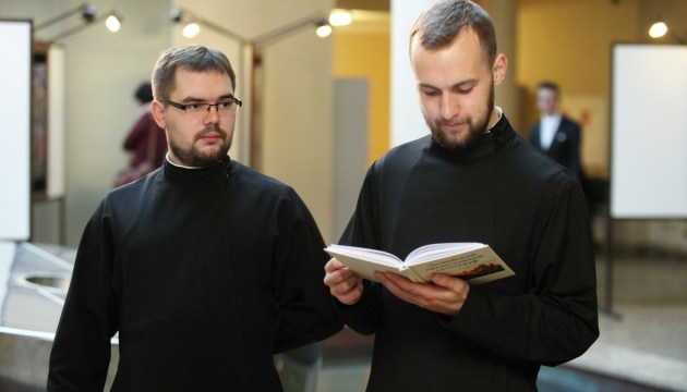 Священнослужителям выплатят кризисное пособие в 300 евро