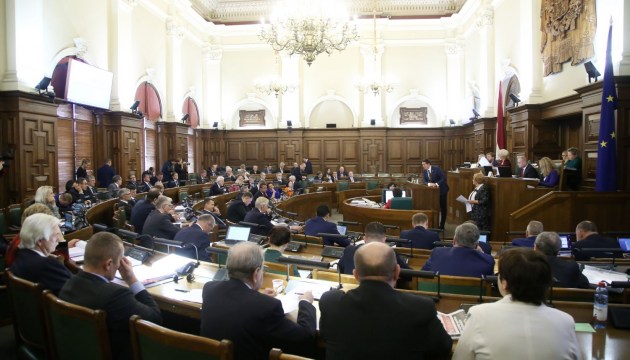 Принят законопроект по контролю распространения Covid-19