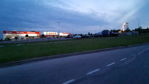 В Даугавпилсе кино под открытым небом ажиотажа не вызвало (ВИДЕО)