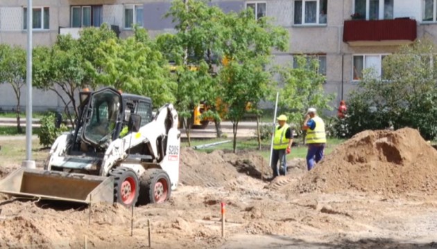 Ремонт подъездных дворов на Новом Форштадте: работы продолжаются
